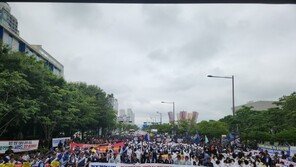 “정율성 공원, 즉각 철회하라”…보훈단체들, 광주시청 앞 항의집회