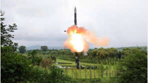 김정은-푸틴 회담 앞두고…北, 동해로 탄도미사일 2발 발사
