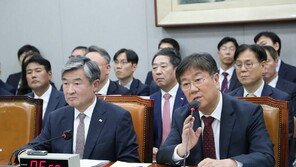 조태용 “자유시 참변 홍범도, 육사에 맞겠나”… 野 “남로당 가입 박정희 육사 碑는 온당한가”