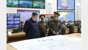 김정은, 북한판 ‘작계’ 공개… 지휘소 찾아 “남반부 전 영토 점령”