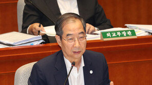 한 총리, ‘홍범도함’ 함명에 “주적과 싸워야 하는 군함…수정 검토해야”