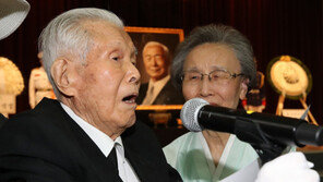 이승만 아들, 63년 만에 4·19 민주영령들에 사과