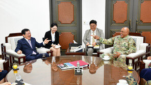 美전략사령관, 전쟁기념관 방문…“북한 억제 의지 확고”