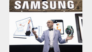 갤Z5, 유럽서도 판매 신기록…폴더블폰, 갤노트 판매량 넘어