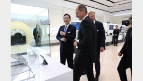 ‘50년지기’ 코닝에 이재용 회장 “세상에 없는 기술 만들자”