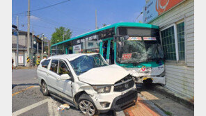 평택 사거리 버스-SUV-승용차 3중 추돌, 10명 중경상