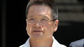 ‘동료 수감자 강제추행 혐의’ 윤중천, 징역 2년 구형