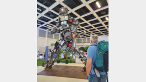 고철더미로 만든 3m 로봇, 벼 껍질 냉장고 필터… ‘지속가능성’ 기술의 향연[IFA 현장]