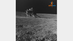 인도 달 탐사선, ‘슬리핑 모드’ 돌입… 영원히 잠들수도