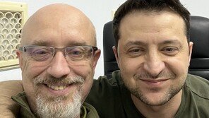 젤렌스키, 전쟁중 국방장관 경질… 반격 부진-부패 의혹에 전격 조치