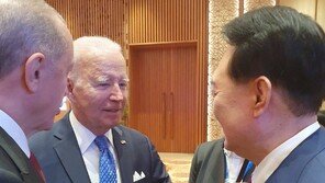 尹, G20서 3주만에 바이든 만나…“캠프 데이비드 회의 매우 성공적”