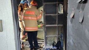 아파트 화재에 베란다로 피했던 일가족 추락…2명 사망·1명 중상