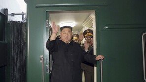 日언론 “김정은 열차, 러시아 하산역 도착…환영식도 열려”