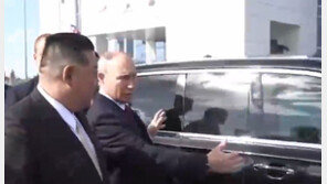 푸틴, 전용車인 러 리무진 소개… 김정은, 뒷자리에 함께 앉기도