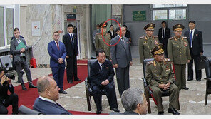 北 김정은 새 수행원 ‘홍윤미’ 추정 인물 또 포착…러시아에 동행한 듯