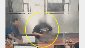 “내 오토바이 왜 가져가”…경찰서에 흉기들고 온 여성의 최후 (영상)