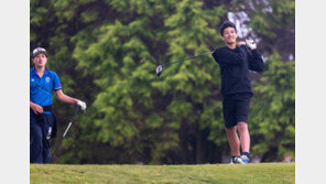 막대기 휘두르던 12세 자폐 소년, 골프채 든지 2주만에 대회 우승 