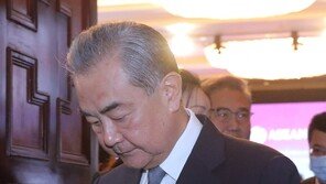 왕이 中외교부장, 자택서 자숙 중? 신상이상설 확산 …유엔 총회도 불참할 듯