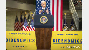 바이든, 공화당 경제정책 ‘마가노믹스’ 부르며 공세…“극단적”