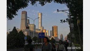 “중국, 경제지표 소폭 개선됐지만…부동산 침체 난제 여전”