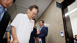 민주당 “검찰 회기중 영장 청구, 정당성 없어…비열한 정치공작”