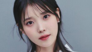 아이유, 3억 기부…‘데뷔 15주년’ 의료·복지 취약 계층에 쾌척