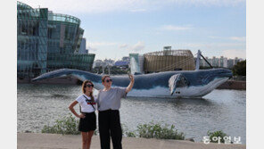 한강에 나타난 ‘우영우 고래’ 
