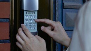 “저 여자 돈 많대” 소문에 솔깃…빌라 침입해 1억 원 훔친 60대