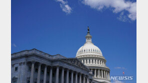 美 국가부채 규모 처음으로 33조 달러 돌파…셧다운 위기감 고조