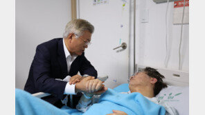 文, 이재명 찾아가 단식 중단 권유…“기운 차려 싸워야 한다”