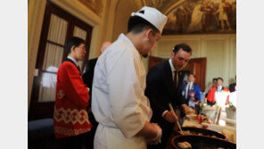 美의회서 후쿠시마산 초밥 파티…日대사관, 하원 중국특위 협조로 개최