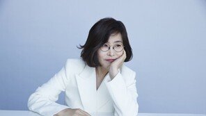 경찰, ‘법인카드 유용 의혹’ 가수 이선희 檢 송치