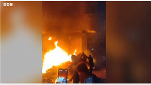 “홍수 책임자 처벌하라” 리비아 시위대 시장 집에 방화