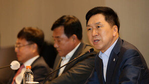 與 “이재명, 국민에게 약속했던 불체포특권 포기 헌신짝처럼 버려”