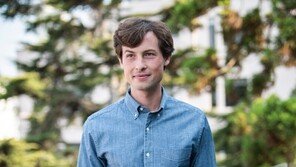 잡스 아들, 암으로 숨진 부친 언급하며 “암 정복이 소원”