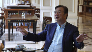 中 화웨이 창업자 “막내딸 아이폰 쓴다”…애플 팬 자처