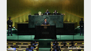 尹 유엔 연설하는 동안…중국은 ‘메모’ 러시아 ‘폰 작동’ 북한 ‘공석’