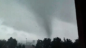 토네이도 2개가 강타…中 장쑤성 전쟁터 방불