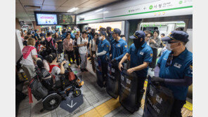 서울교통공사, ‘지하철 탑승 시위 재개’ 전장연 대표 고소