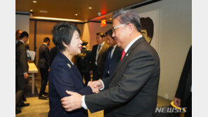 한일 외교장관 회담…“연내 한일중 정상회의 실현 목표”