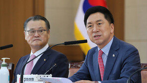  與 “이재명 비난·조롱 자제…민생 행보로 차별화”