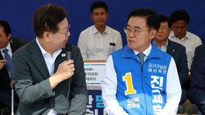 이재명, 진교훈 만나 “반드시 선거 승리하라…정부 잘못 돌아봐야”