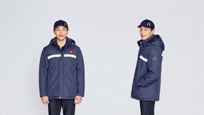 플라스틱 컵 뚜껑으로 직원 유니폼 제작 