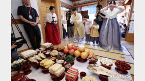 “지갑 텅 빈다”…추석 코앞 장 보는 손님도 상인도 ‘한숨’