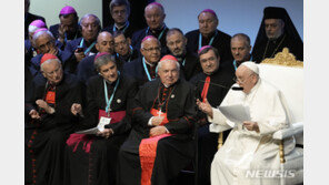 500년 만에 마르세유 찾은 교황 “이주민들에게 관용 베풀라”