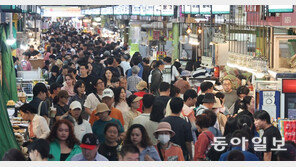 추석 대목… 발 디딜 틈 없는 전통시장