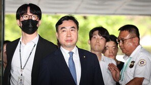 ‘민주당 돈봉투 의혹’ 윤관석 의원 내달 10일 보석 심문