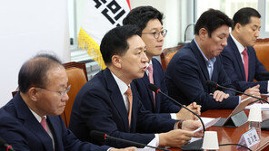 이재명 영장 기각에 격앙된 국힘, 명절 인사 취소·비상의총