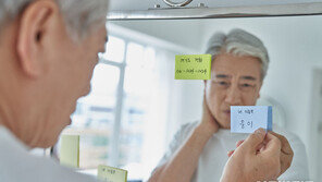 노인성 난청, 방치땐 치매 위험 ‘쑥’…“초기에 보청기를”