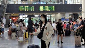 ‘6일 황금연휴 시작’ 부산역엔 벌써 귀성객 ‘북적’…“긴 연휴에 여유”